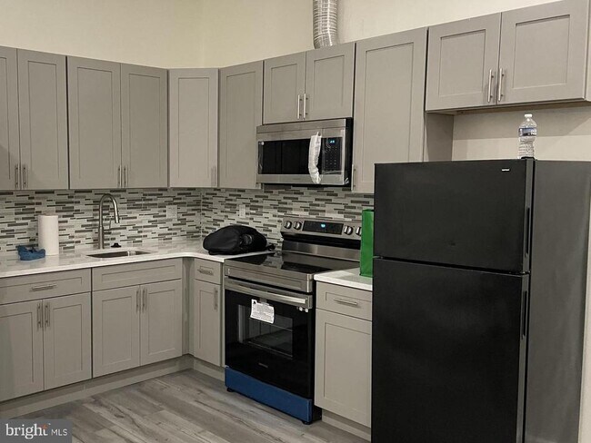 Building Photo - 910 Arch St