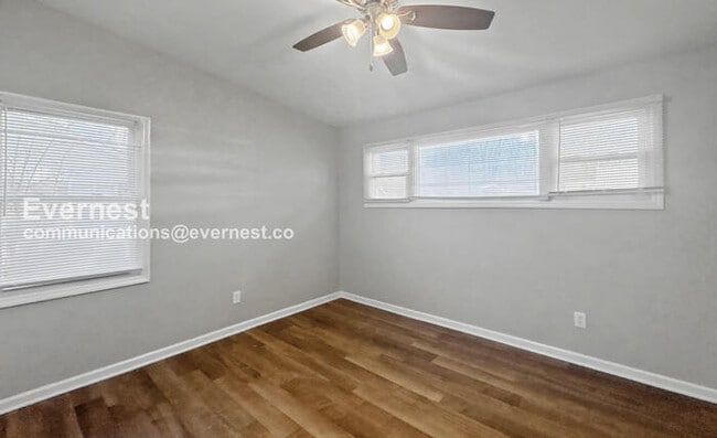 Building Photo - 3 Bed, 2 Bath Home with Fenced Yard / Pet-Friendly / Vouchers Accepted / Available Now!