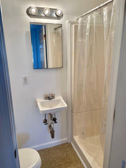 Building Photo - 1079 Beacon St