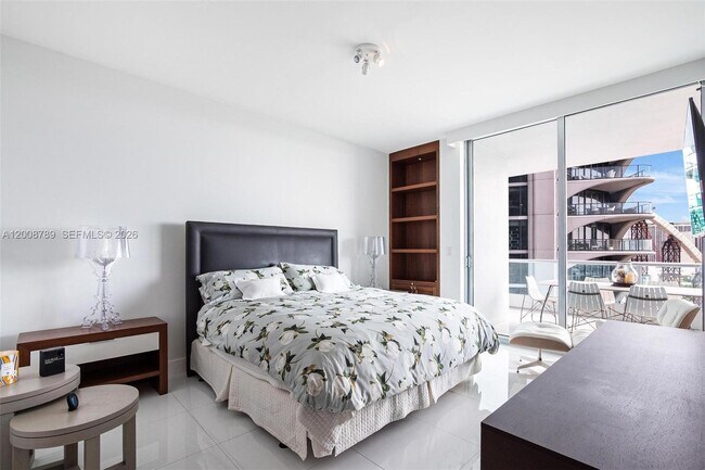 Building Photo - 900 Biscayne Blvd