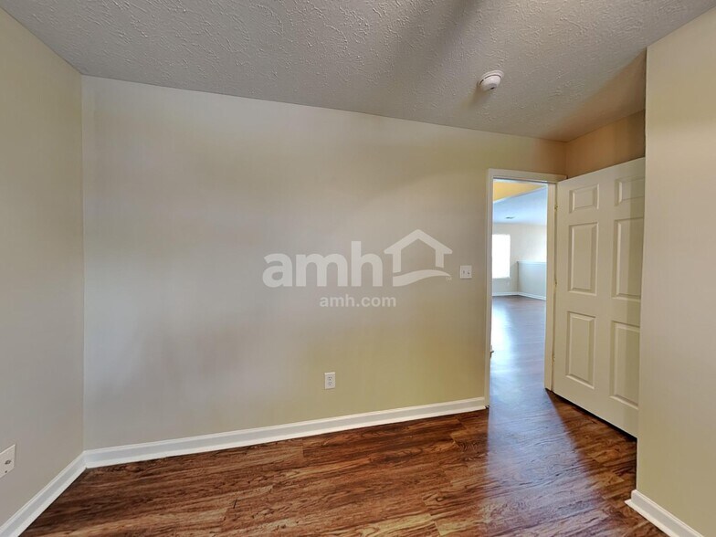 Building Photo - 6305 Blakeview Dr