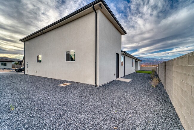 Building Photo - 362 Firerock Way