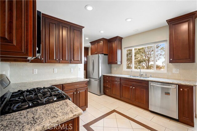 Building Photo - 841 Irving Dr