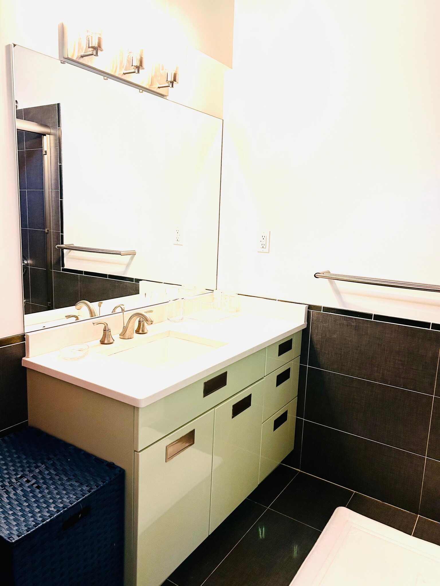 Bathroom 1 - 16 Park Hill Ter