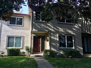 Building Photo - 1489 St James Pky