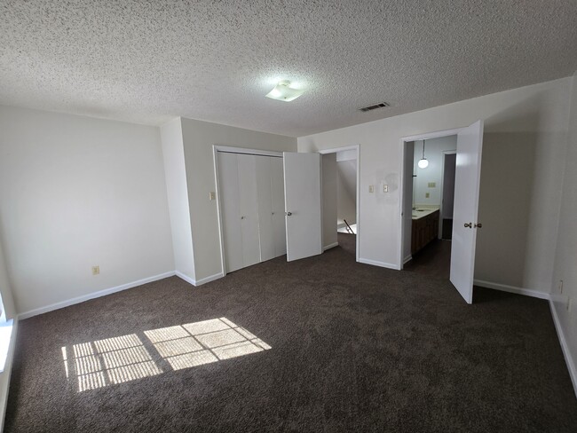 Building Photo - 117 Oak Ridge Ave