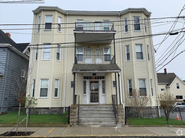 Building Photo - 15 Oakes St
