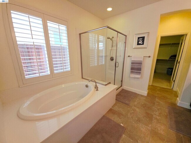Building Photo - 2488 Remy Cantos Dr