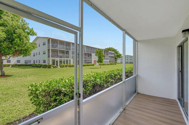 Building Photo - 296 Fanshaw H