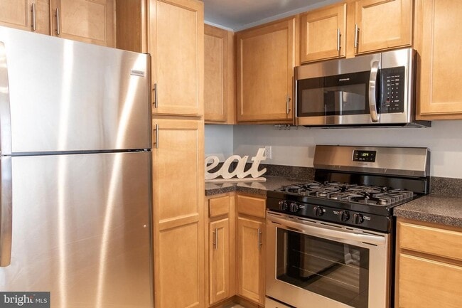 Building Photo - Bright Large 1BR with Parking, Minutes from Waterfront Metro!