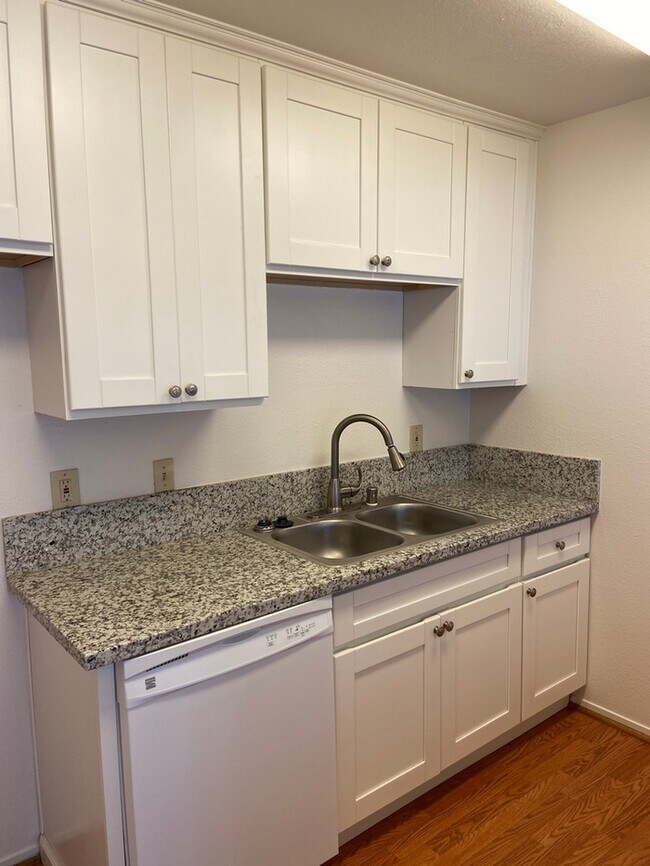 Building Photo - Charming duplex in Folsom!