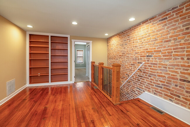 Building Photo - 1242 E Fort Ave