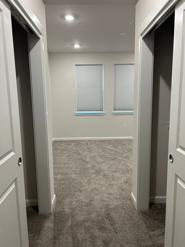 Building Photo - 2Bd/2Ba Redmond House