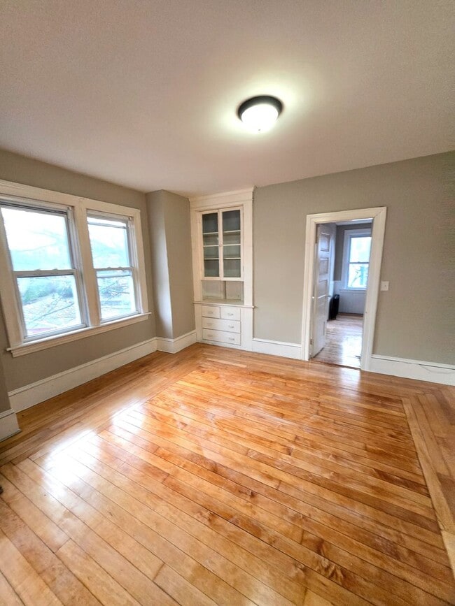 Building Photo - 848 Smith St