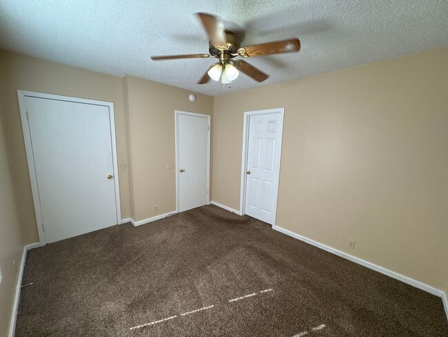 Building Photo - 3 Bedroom 2 Bath in Republic!  $1295