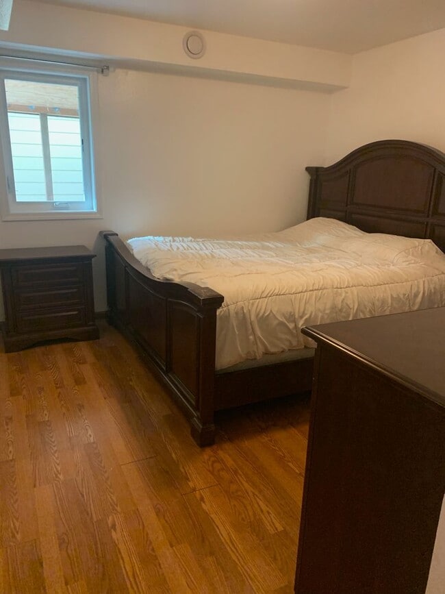 Building Photo - 224 Farewell Ave