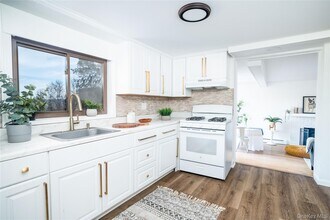 Building Photo - 1099 US-9W