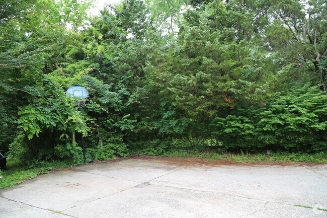 Building Photo - 12945 Pinecrest road