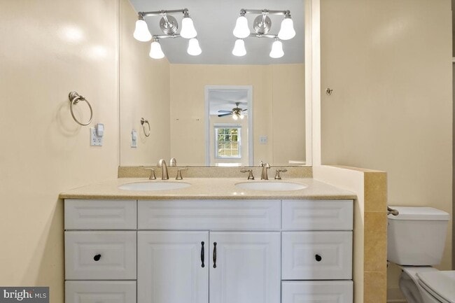 Building Photo - 12027 Devilwood Dr