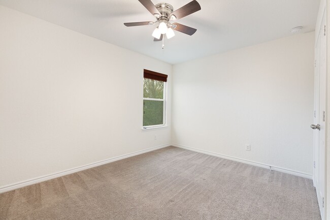 Building Photo - MOVE IN SPECIAL: $300 Off 1st Months Rent!...