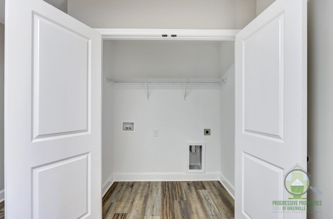 Building Photo - 127 Lyman Lodge Rd
