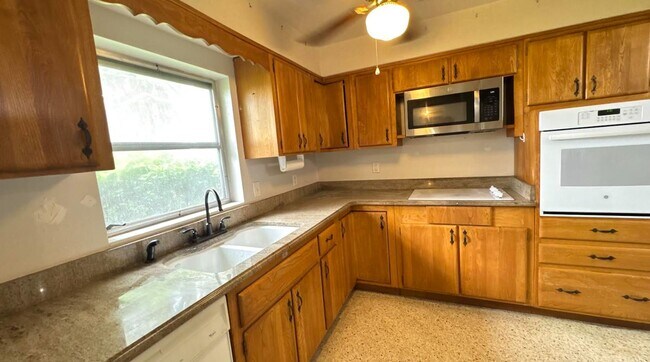 Building Photo - 1100 Mt Pisgah Rd