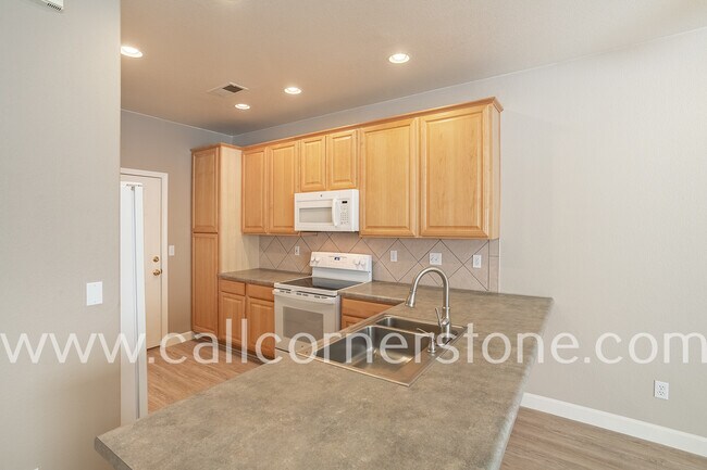 Building Photo - 973 Mountain Crest Vw