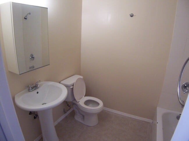 Building Photo - Three-Bedroom Home Near the Chain of Lakes