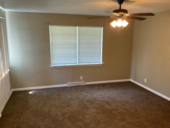 Building Photo - BACK ON THE MARKET!