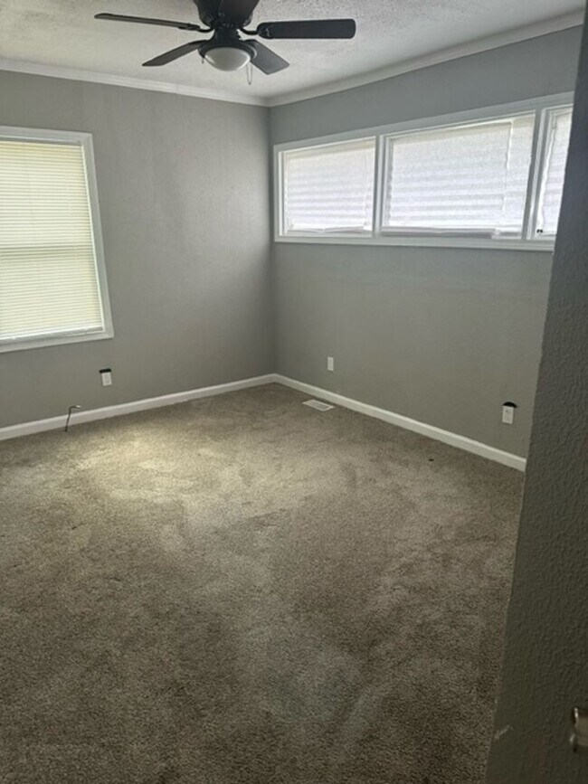 Building Photo - 505 Marcella Dr