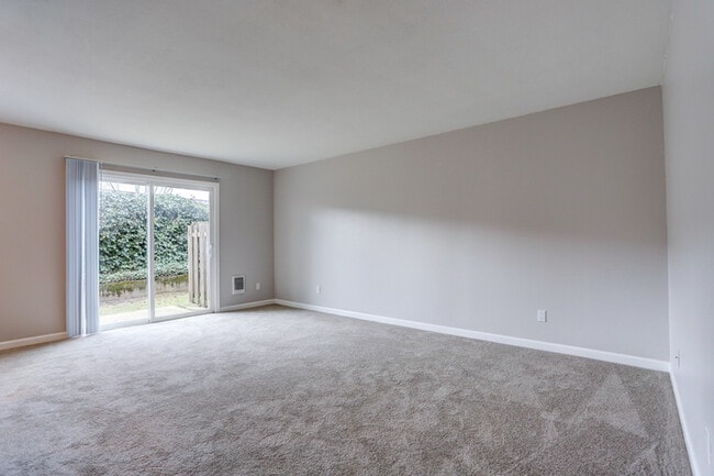 Building Photo - Look no Further, Tyee offers a SUPER 1bed/...