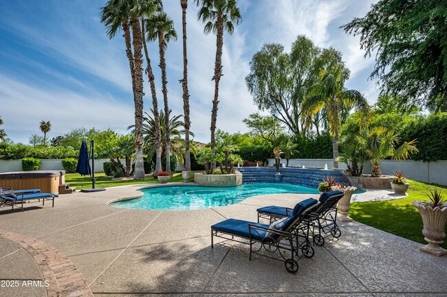 Building Photo - 6649 E Berneil Dr