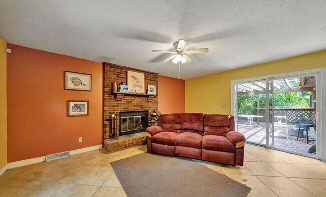 Building Photo - 809 Clifford Dr