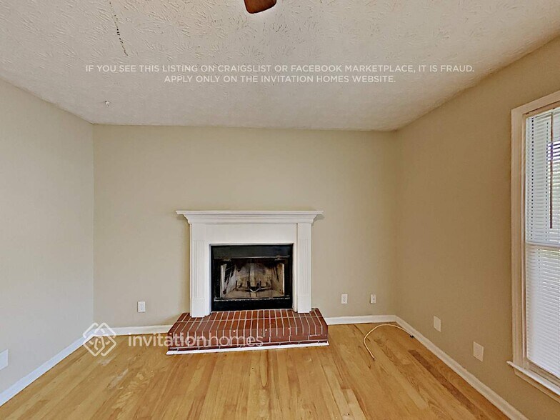Building Photo - 305 Mary Alice Dr