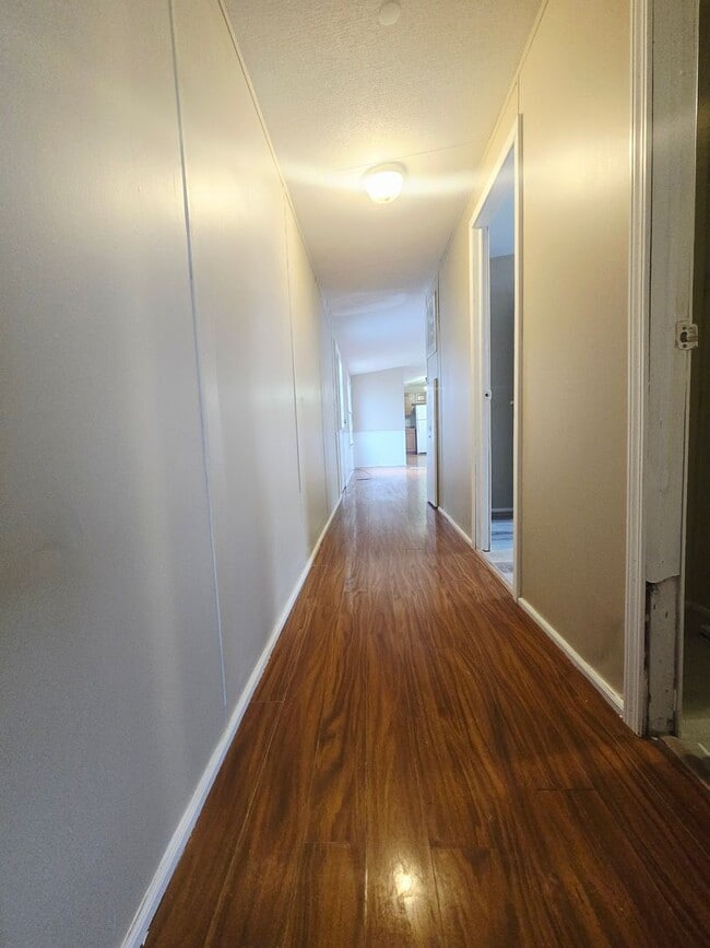 Building Photo - 3 bedroom, 2 bath Mobile Home in Yorktowne