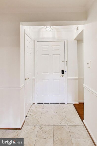 Building Photo - 5707 Brewer House Cir