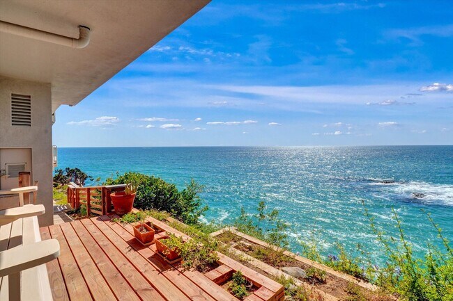 Building Photo - 2 Bedroom Oceanfront Condo in South Laguna Beach