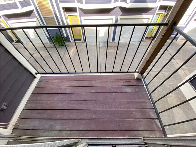 Building Photo - 735 Arlington St