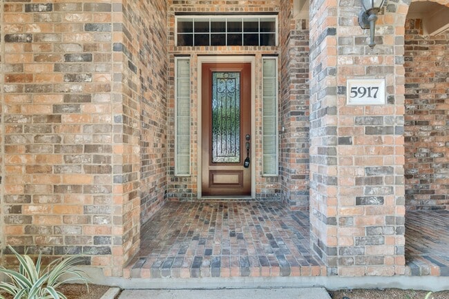 Building Photo - 5917 Sunset Ridge