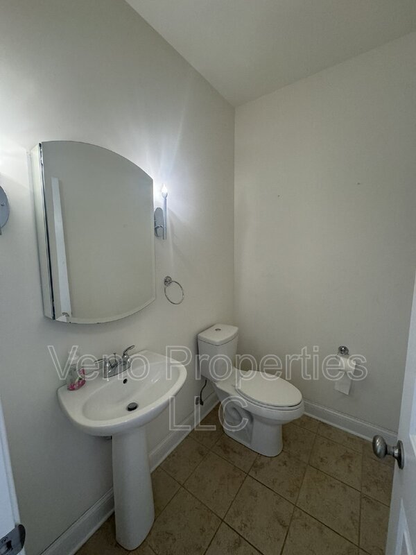 Building Photo - 17 Ironwood Street