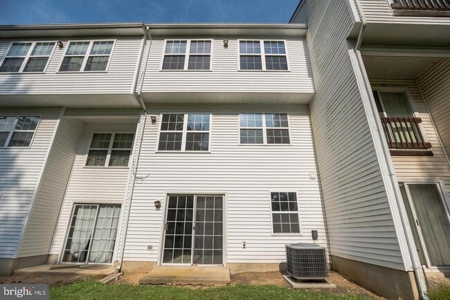 Building Photo - 8549 E St