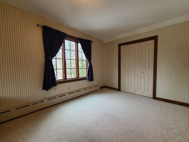 Building Photo - Charming 3-Bedroom, 2-Bathroom Home in South Haven, MI