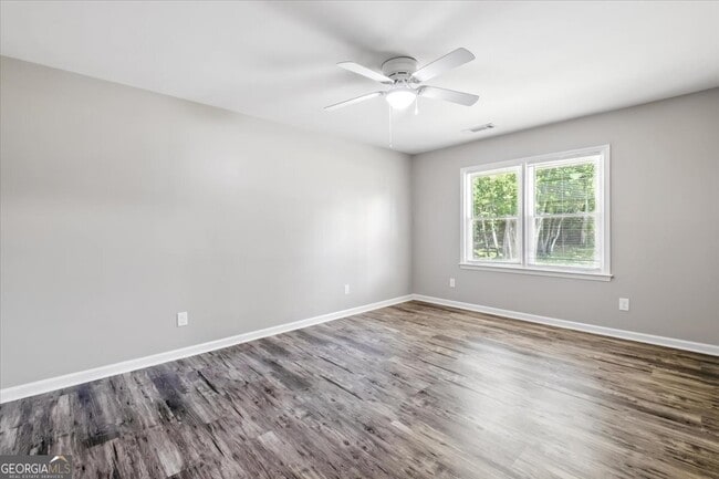 Building Photo - 158 Sproull Rd SE