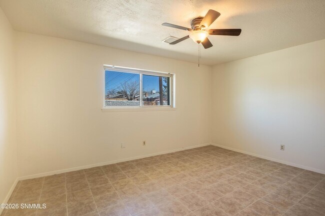 Building Photo - 3102 Hillsdale St