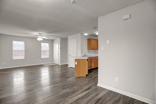 Building Photo - LEASING NOW!! Renovated 1 Bed, 1 Bath Town...