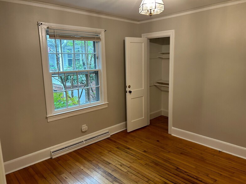 Building Photo - 1405 Mimosa Dr
