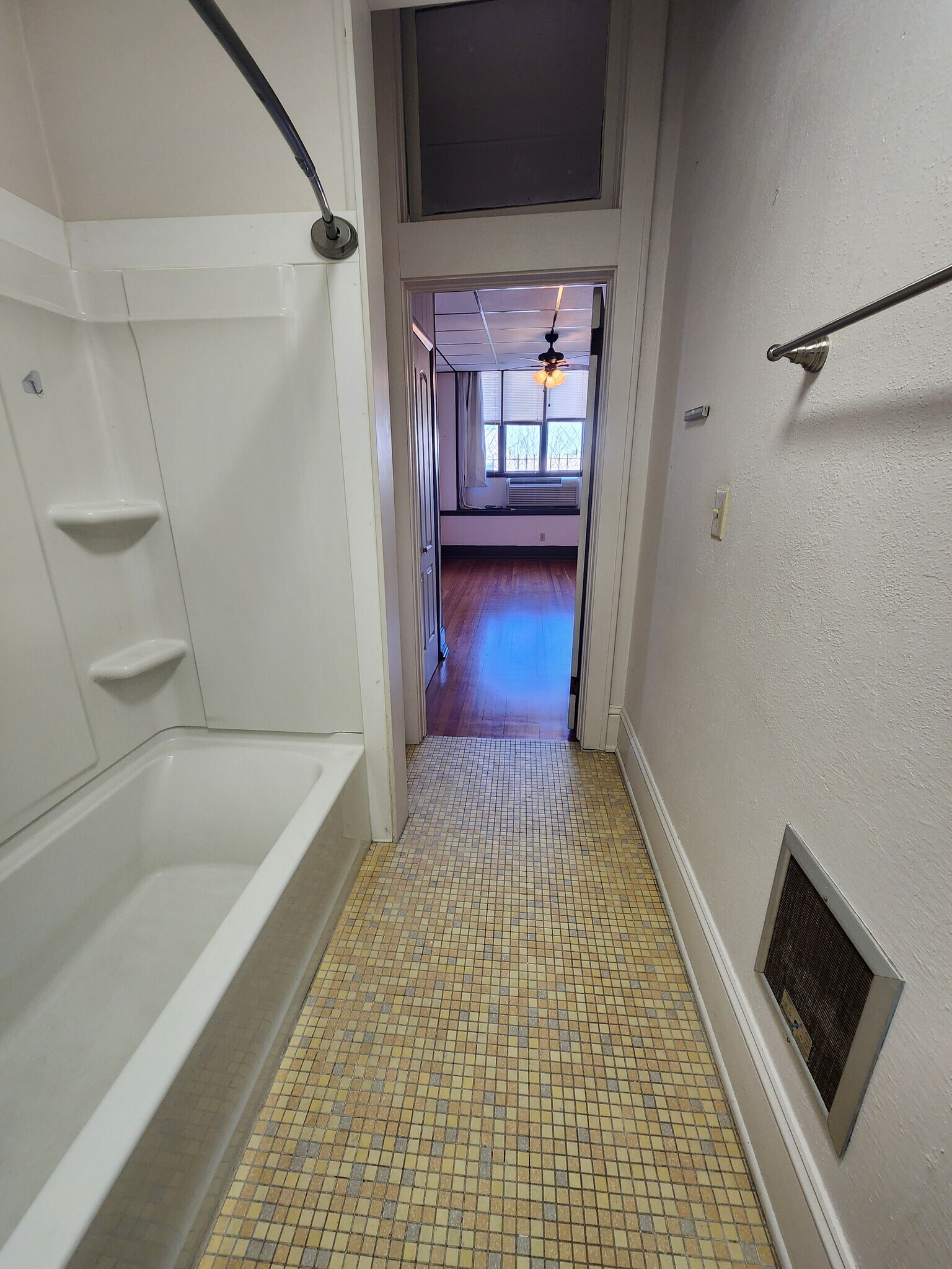 Building Photo - 321 N Main St