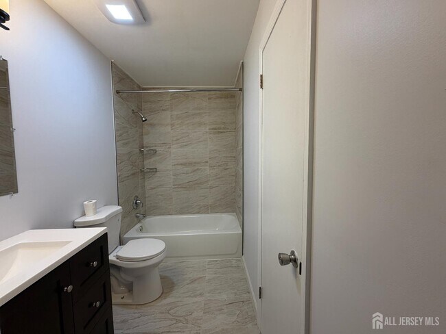 Building Photo - 99 Brookview Cir
