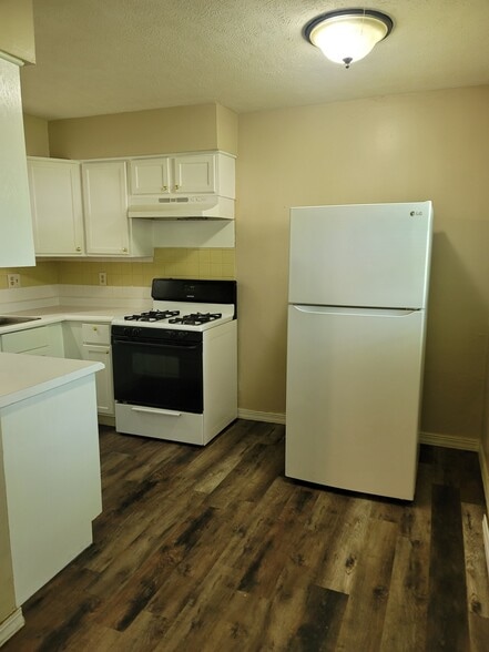 Building Photo - 105 College Park Ct