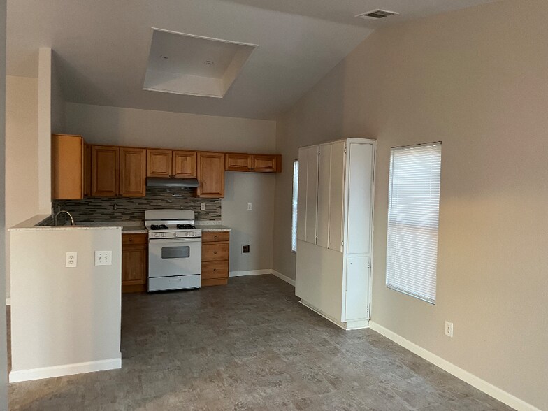 Building Photo - 10679 Villa St